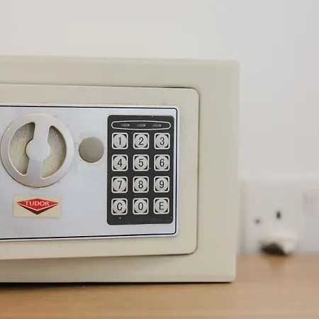 Tropea Court 5a By Homely Lejlighed *