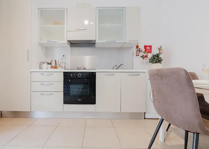 Tropea Court 5a By Homely 슬리에마